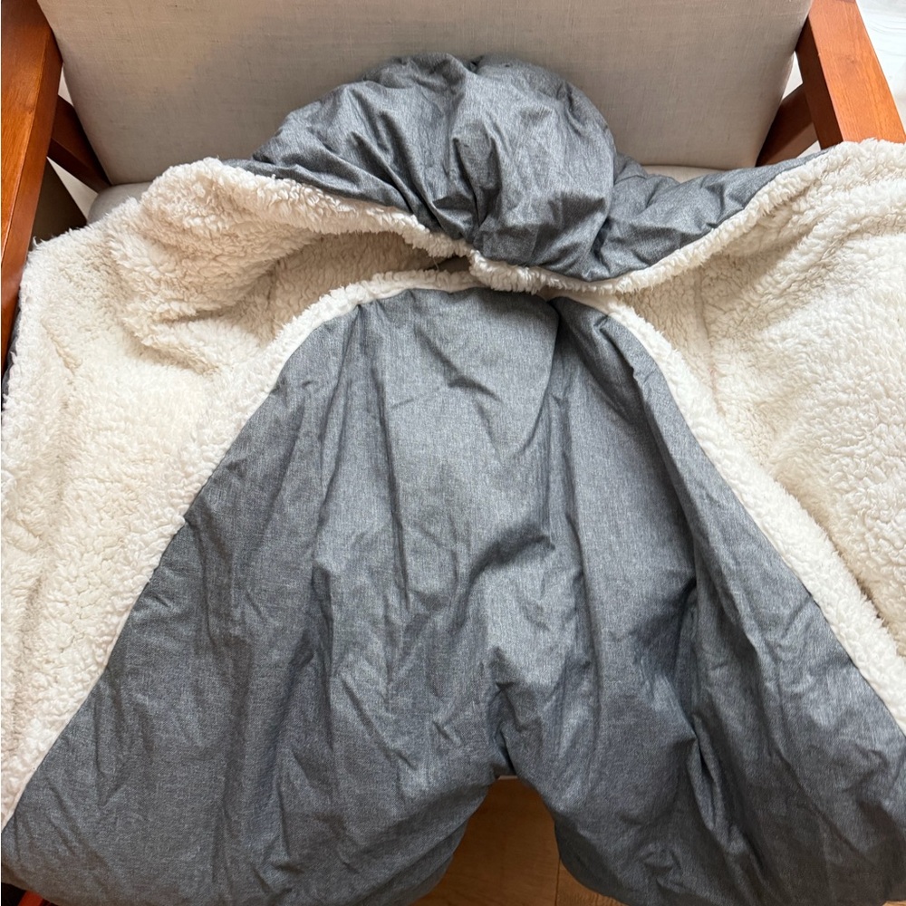 NIDO Cloud Car Seat & Bassinet Wrap - Gray - Picture 5 of 5